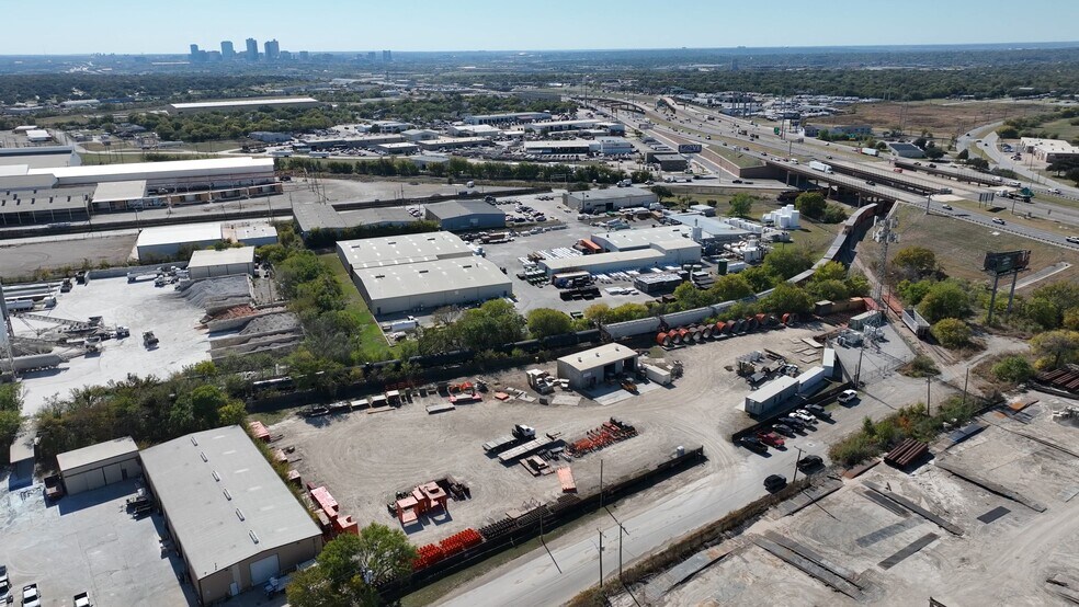 Primary Photo Of 2420 NE 35th St, Fort Worth Service For Lease