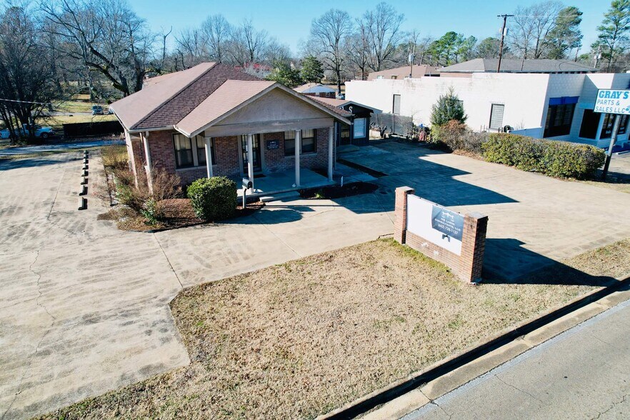 Primary Photo Of 303 S Second St, Booneville Medical For Sale