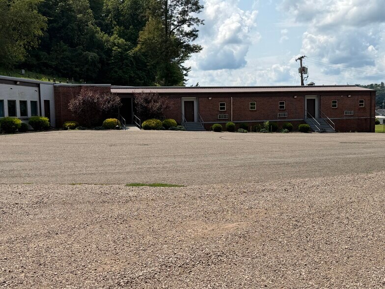 More Photos Of 516 Adams St, Mason Flex For Sale