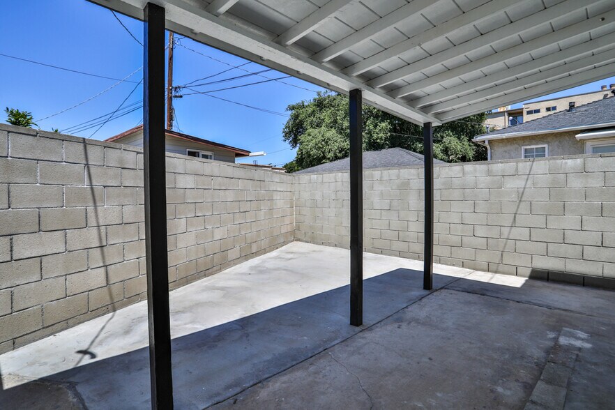 More Photos Of 2111 Scott Rd, Burbank Apartments For Sale