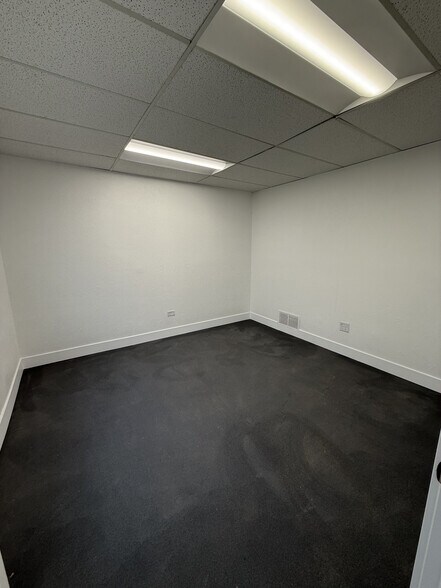 More Photos Of 2390 S Kalamath St, Denver Warehouse For Lease