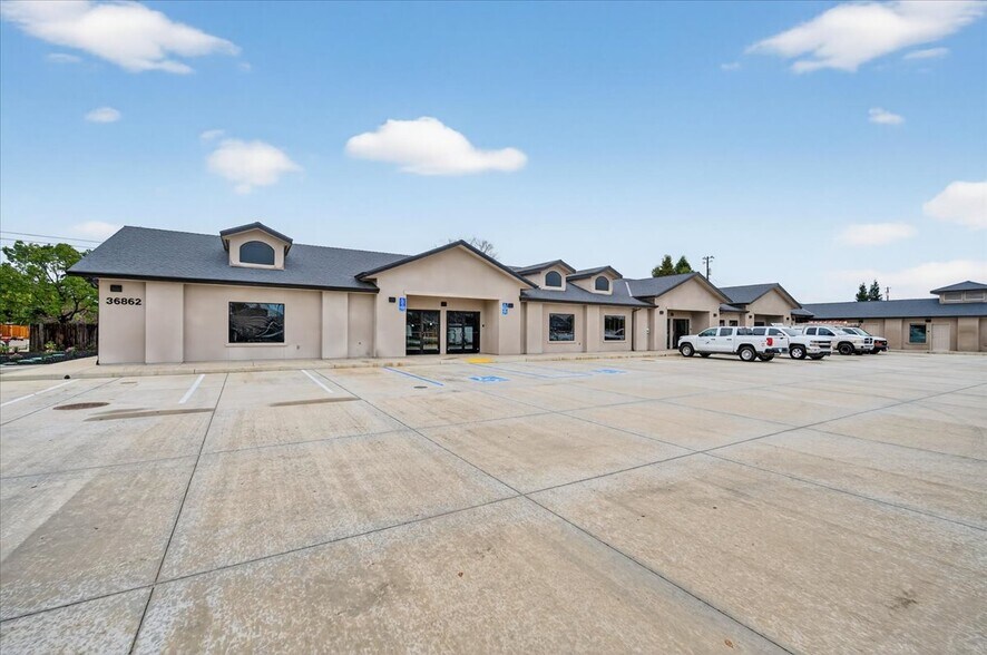 More Photos Of 36856-36862 Ave 12, Madera Storefront Retail Office For Lease