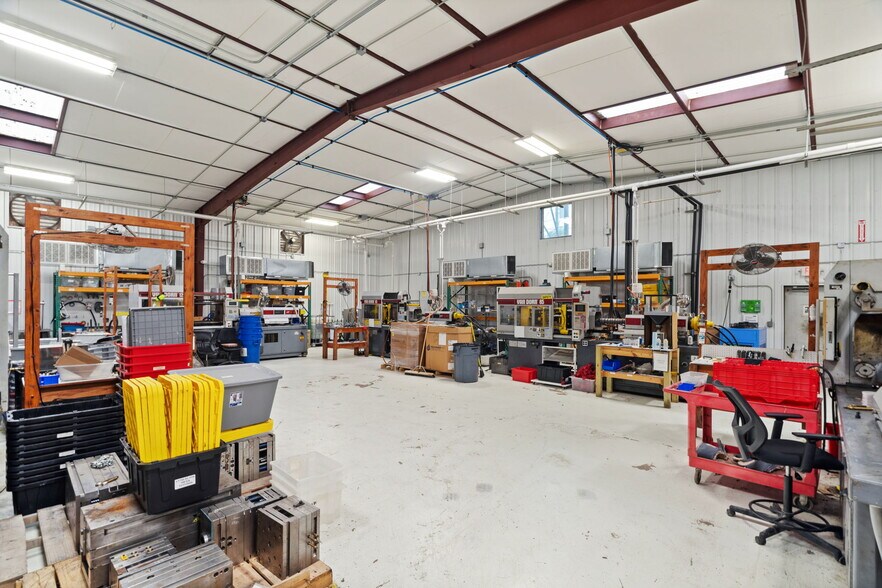 More Photos Of 9430 Ranch to Market Rd, Leander Light Distribution For Sale