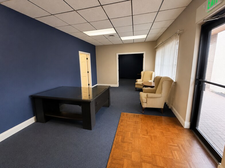 More Photos Of 400 Webster St, Leesburg Office For Lease
