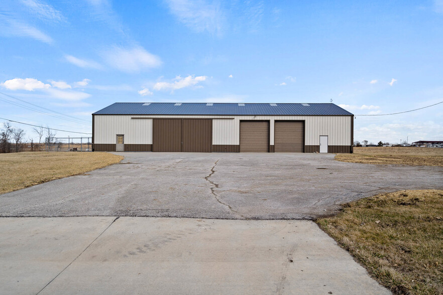 Primary Photo Of 1370 N Route Z, Columbia Warehouse For Sale