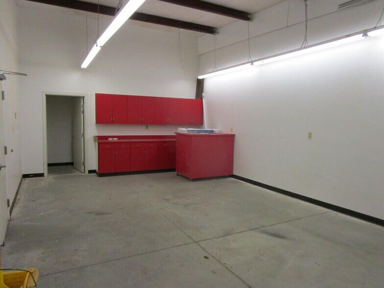 More Photos Of 1008-1016 W Mary St, Garden City General Retail For Lease