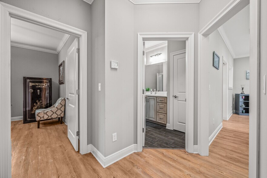 More Photos Of 10351 Chemstrand Rd, Pensacola Office For Sale