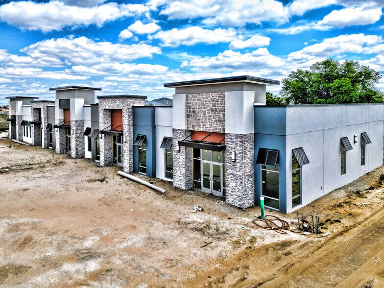 More Photos Of 2300 Forest Lake Dr, Davenport Unknown For Lease