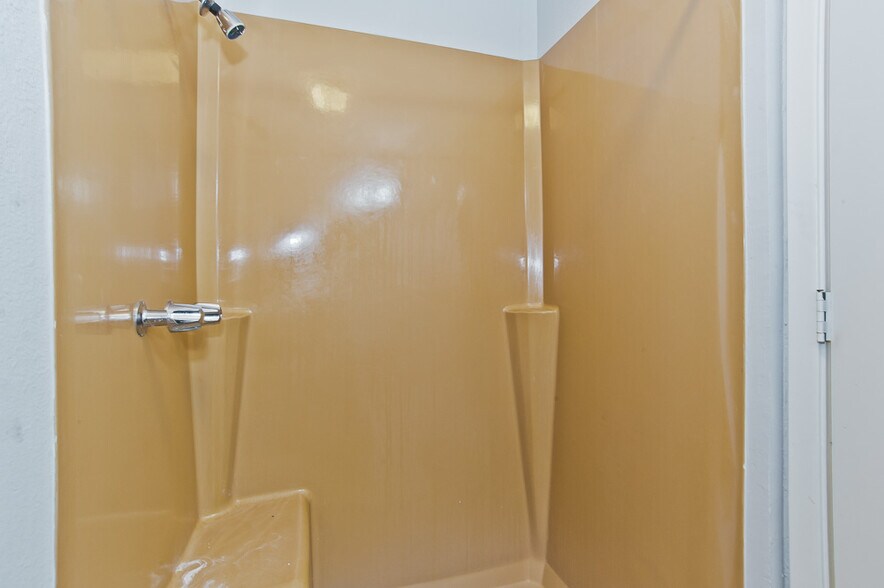 More Photos Of 711 Sunset Ave, Dallas Storefront For Sale