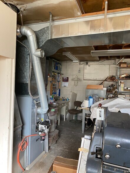 More Photos Of 915A Weston Rd, Toronto Freestanding For Sale