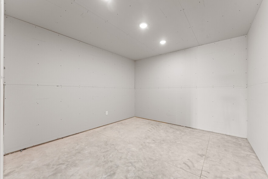 More Photos Of 201 Blue Sky ln, Hollister Flex For Lease