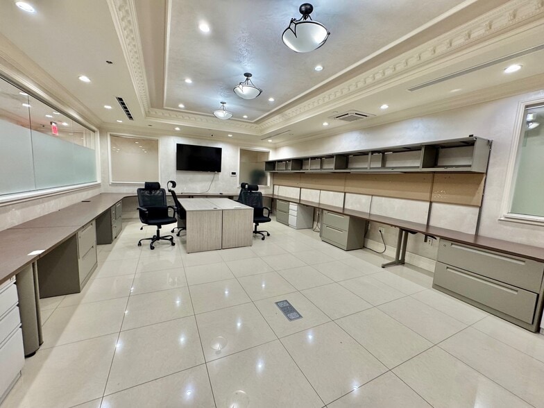 More Photos Of 215-15 Northern Blvd, Bayside Storefront Retail Office For Lease