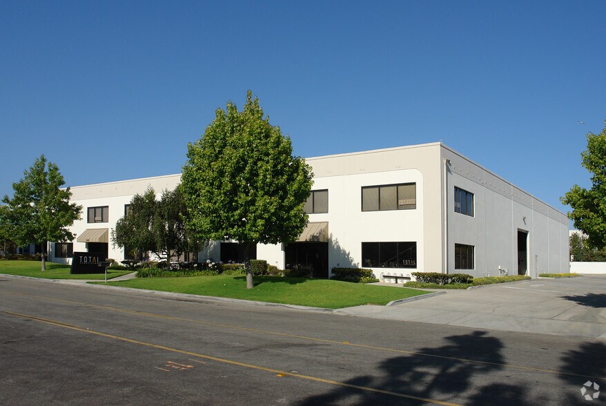Primary Photo Of 1696-1698 Walter St, Ventura Light Distribution For Sale