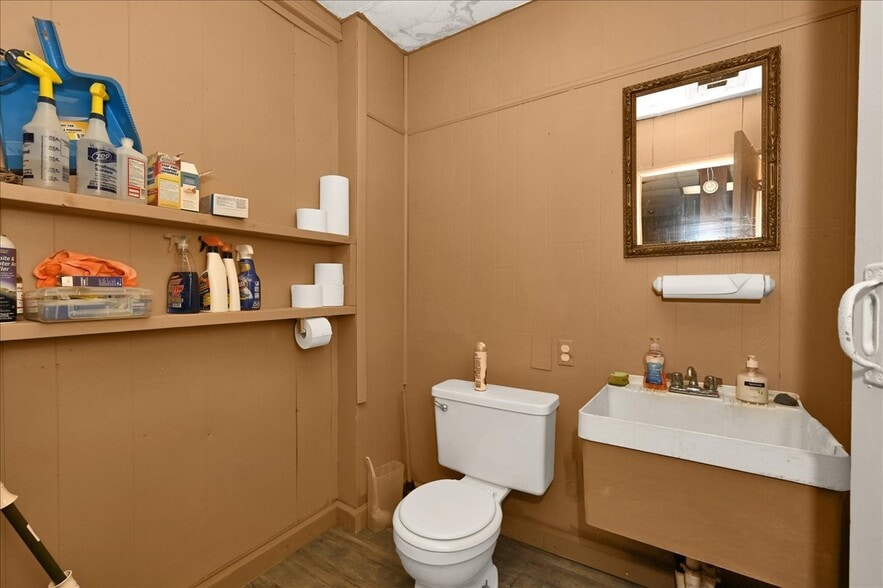 More Photos Of 205 2nd Ave E, Oneonta General Retail For Sale