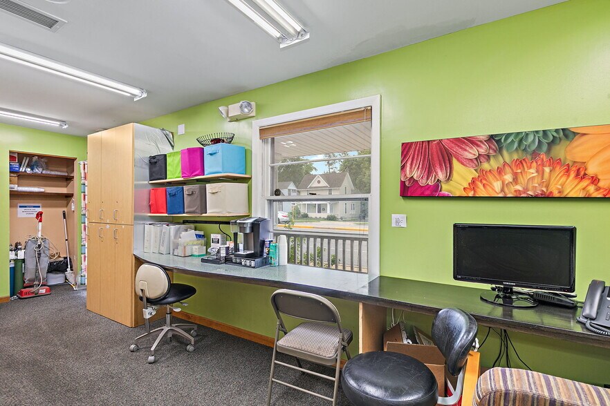 More Photos Of 712 W Main St, West Dundee Medical For Sale