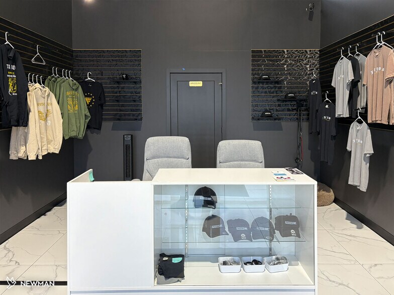 More Photos Of 1615 N Loop 336 E, Conroe Light Distribution For Sale