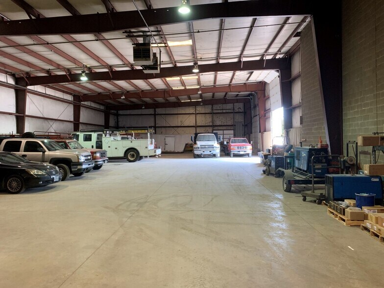 More Photos Of 20 N Zischler St, Springfield Manufacturing For Sale