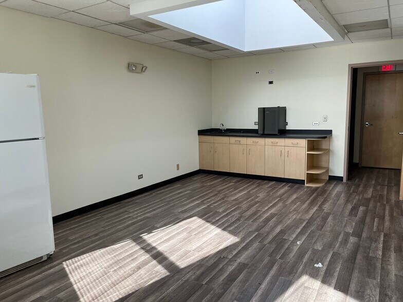 More Photos Of 6613-6621 Ogden Ave, Berwyn Storefront Retail Office For Sale
