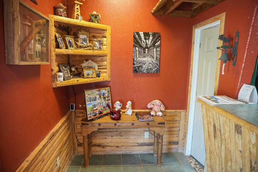 More Photos Of 1122 Douglas Ave, Beaver Hotel For Sale