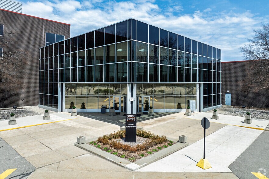 More Photos Of 3000 University Dr, Auburn Hills Office For Lease