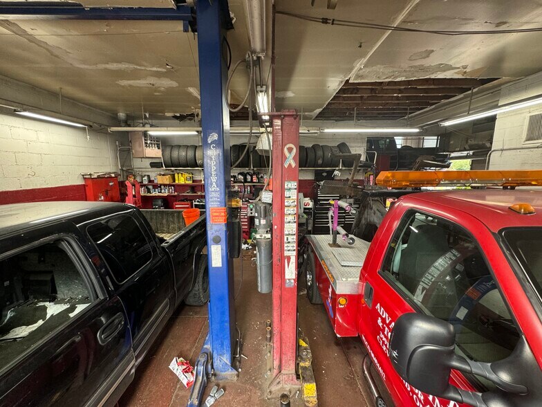 More Photos Of 3991 Superior Ave, Cleveland Auto Repair For Sale