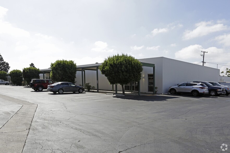 More Photos Of 16131 Gothard St, Huntington Beach Light Manufacturing For Lease