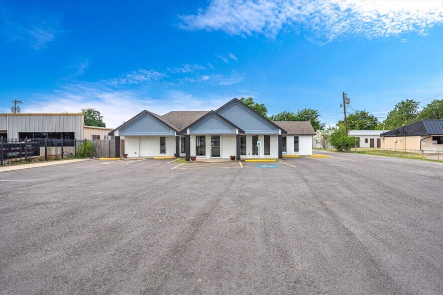 More Photos Of 2415 W Main St, Gun Barrel City Medical For Lease