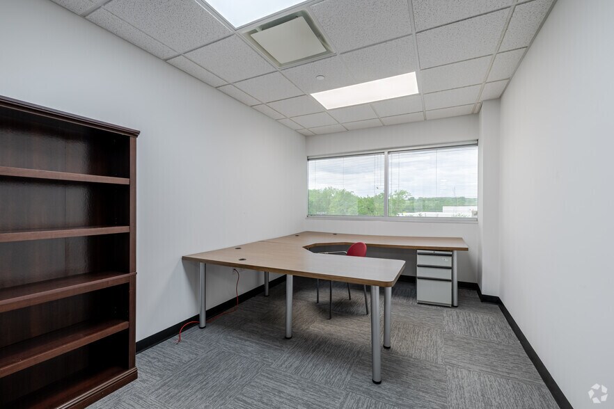More Photos Of 611 River Dr, Elmwood Park Office For Sale