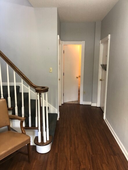 More Photos Of 699 W Woodbine Ave, Kirkwood Office Residential For Lease