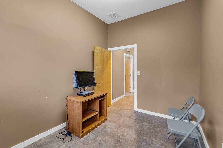 More Photos Of 6531 103rd St, Jacksonville Medical For Lease