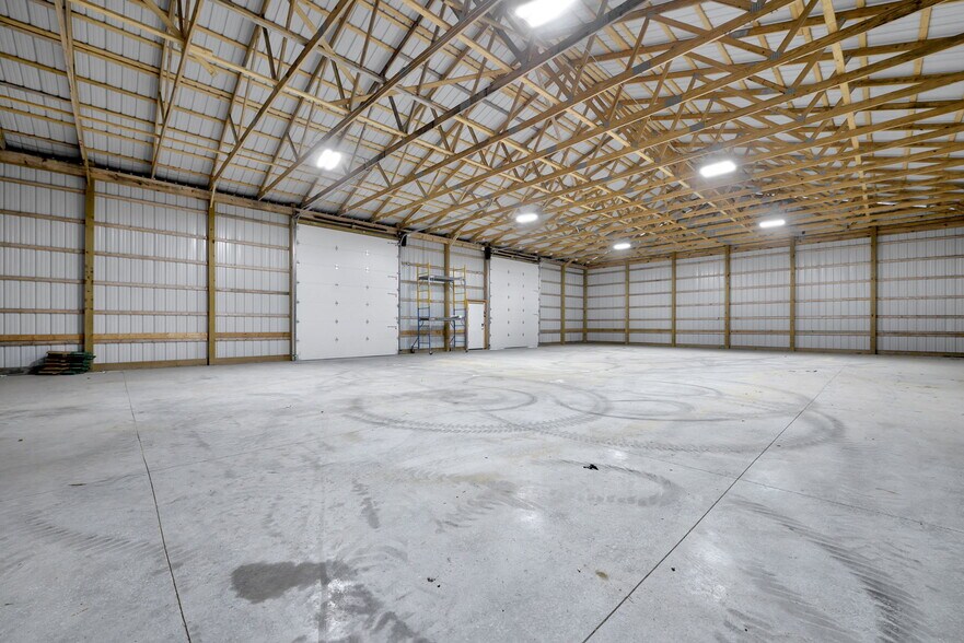 More Photos Of 5263 Harrisburg Pike, Grove City Warehouse For Lease