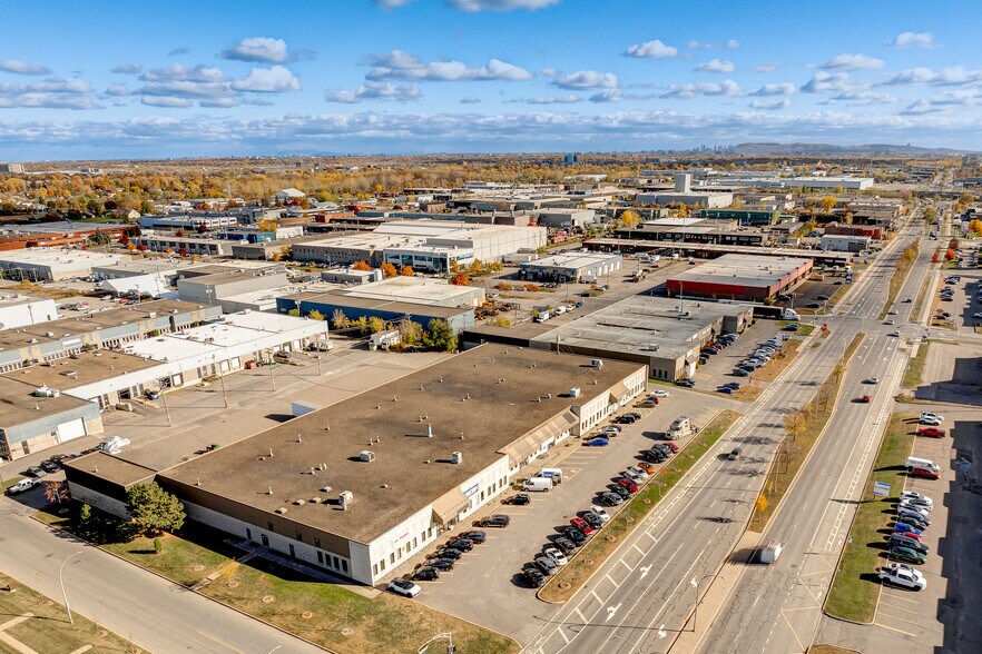 Primary Photo Of 3401-3421 Boul Industriel, Laval Light Distribution For Lease