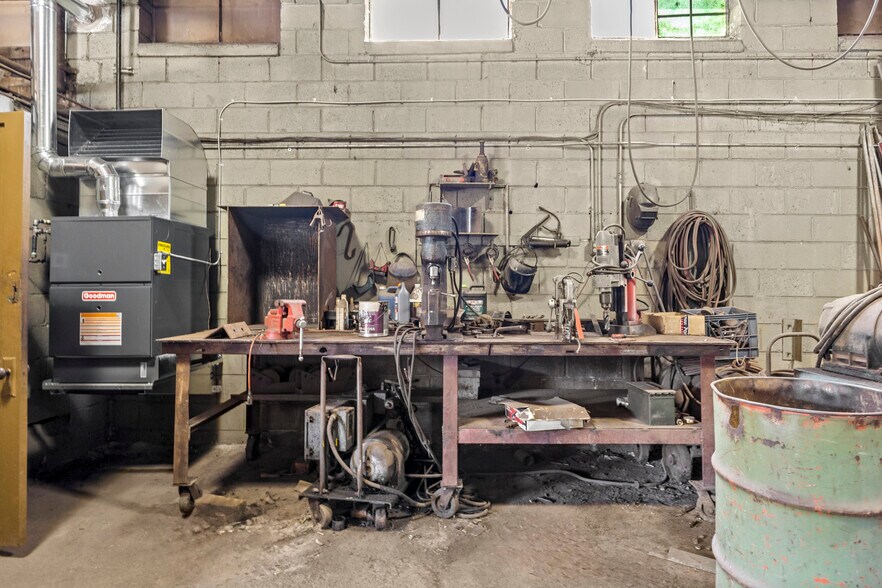 More Photos Of 16136 White Ave, Allen Park Warehouse For Sale