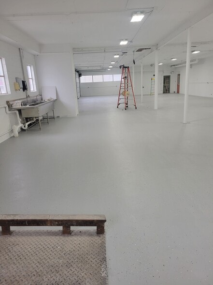 More Photos Of 223 Interstate Rd, Addison Light Manufacturing For Sale