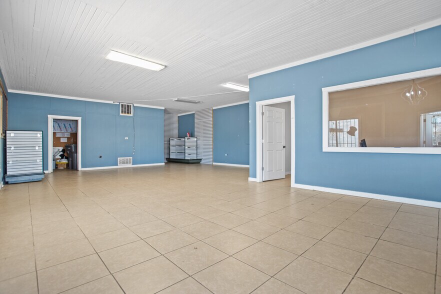 More Photos Of 815 N 3rd St, Lufkin Storefront Retail Office For Sale