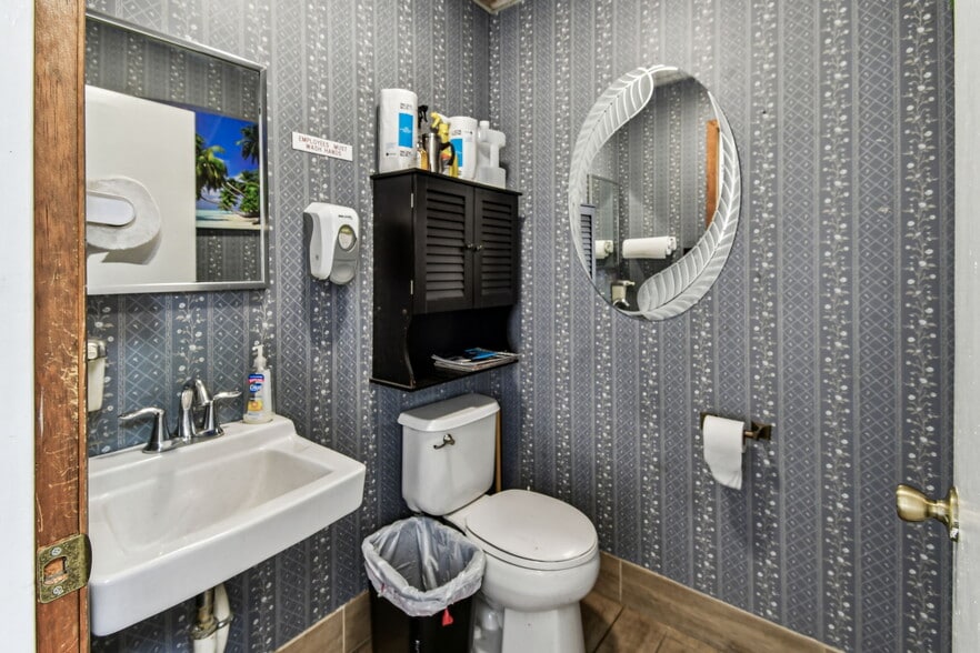 More Photos Of 1220 N Ronald Reagan Blvd, Longwood Freestanding For Sale