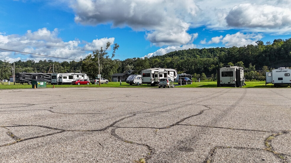 More Photos Of 38140 OH-7, Newport Showroom For Sale