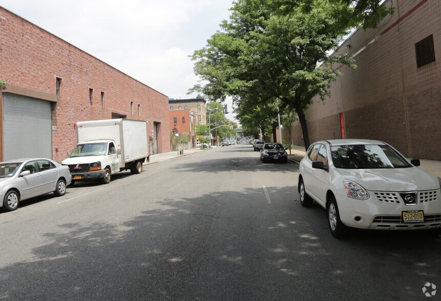 More Photos Of 1715 Washington Ave, Bronx Warehouse For Lease