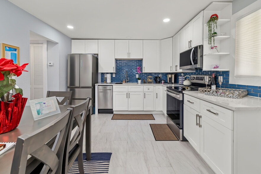 More Photos Of 9022 Midnight Pass Rd, Sarasota Apartments For Sale