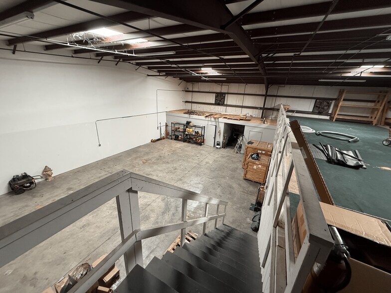 More Photos Of 2007 Wood Ct, Plant City Warehouse For Sale