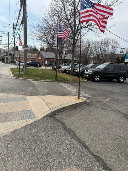 More Photos Of 659 E Jericho Tpke, Huntington Station Auto Dealership For Lease