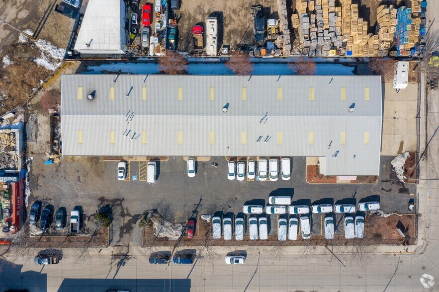 More Photos Of 1420-1440 W 38th St, Chicago Warehouse For Lease