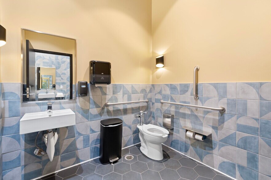 More Photos Of 360 Saint Peter St, Saint Paul Apartments For Lease