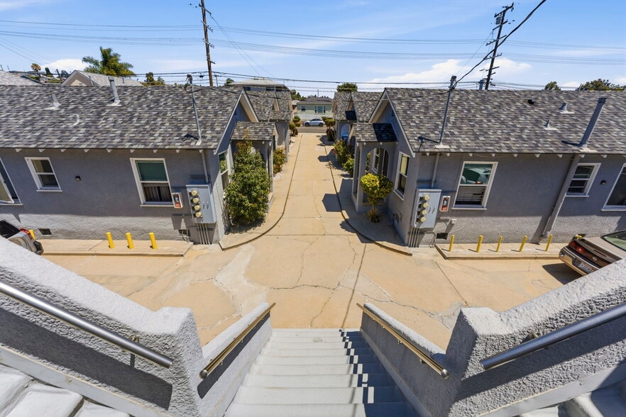More Photos Of 1047 W 7th St, San Pedro Multifamily For Sale