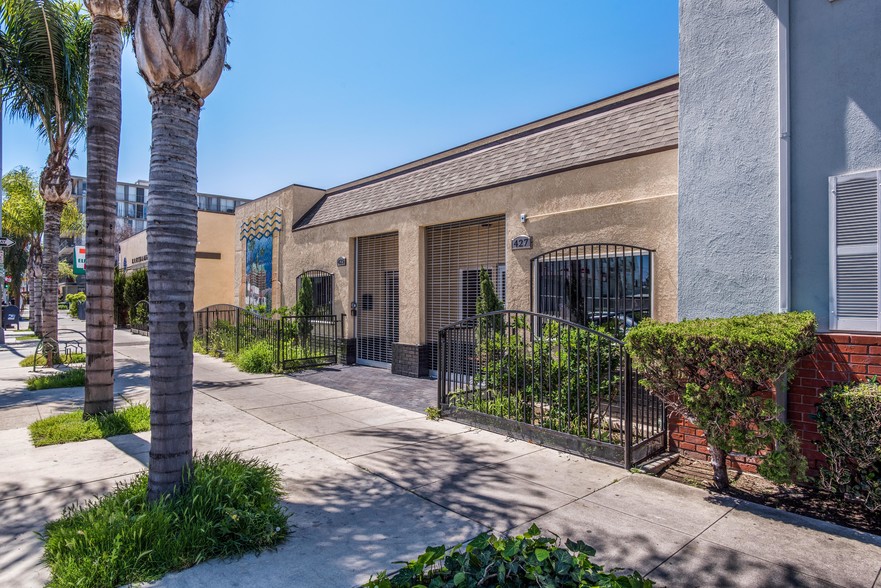 Primary Photo Of 425-427 Atlantic Ave, Long Beach Office For Lease