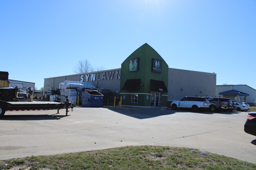 Primary Photo Of 1051 SE Century Dr, Lee's Summit Freestanding For Sale