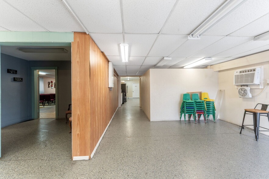 More Photos Of 2506 9th St, Bradenton Freestanding For Sale