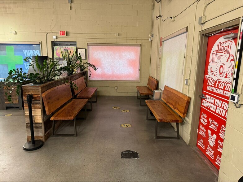 More Photos Of 946 Olive Dr, Davis Warehouse For Lease