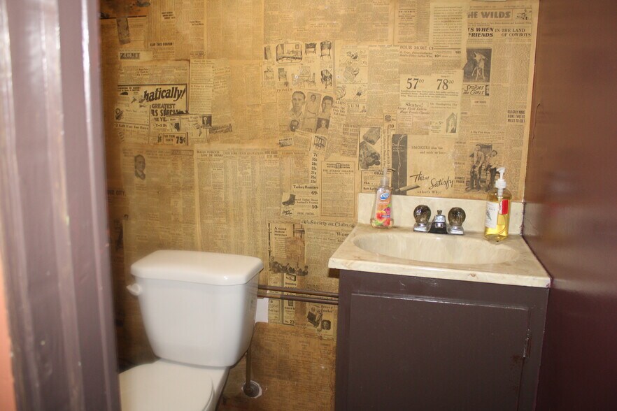 More Photos Of 944 Main St, Evanston Storefront Retail Office For Lease