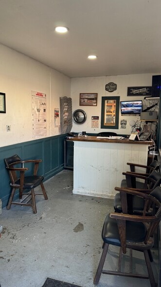 More Photos Of 710 Shepherd Dr, Garland Warehouse For Lease